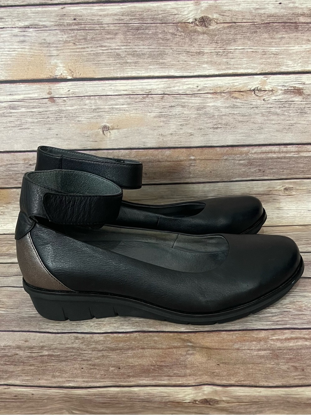 DANSKO Jenna Sz 39 Black Leather Ankle Strap Wedge Flat US 8.5-9